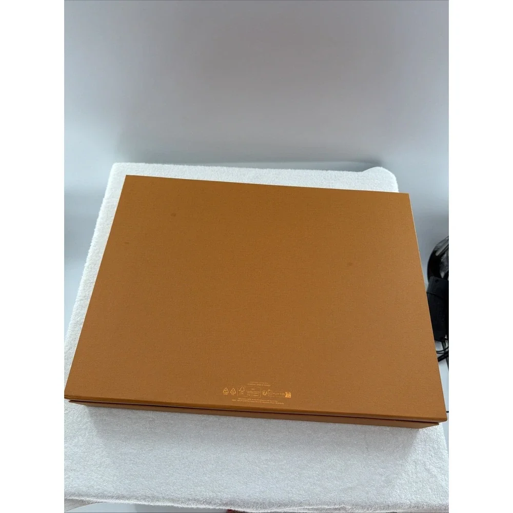 Authentic Louis Vuitton Magnetic Style Box 18.5
